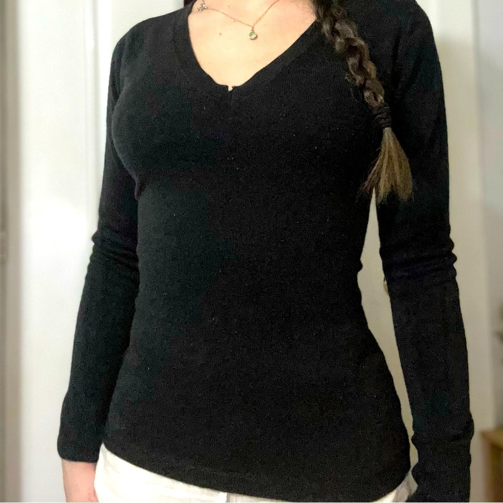 Black Long Sleeve V-Neck Sweater Top